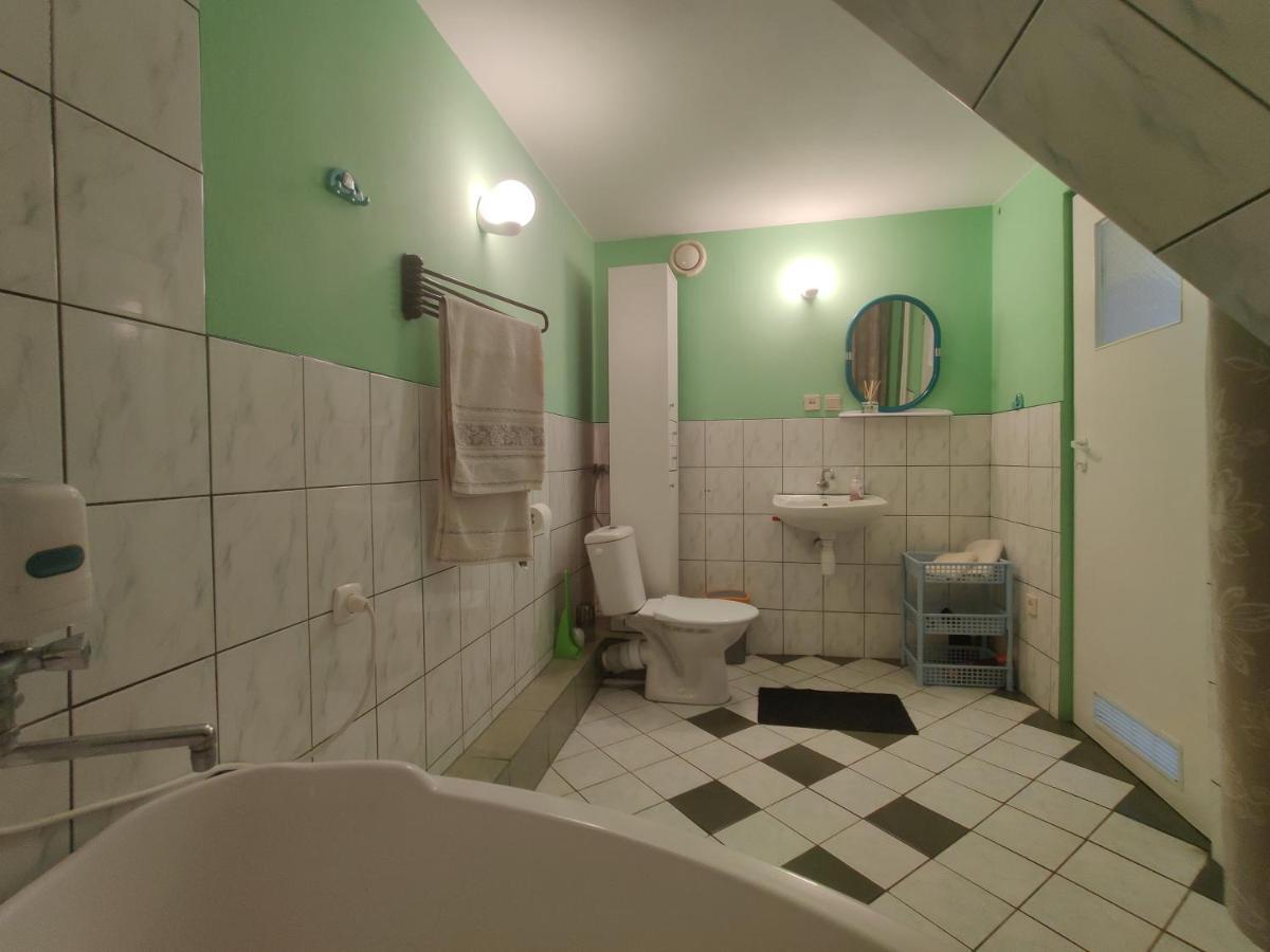 Przy Winogronie Hotel Uherce Mineralne Kültér fotó