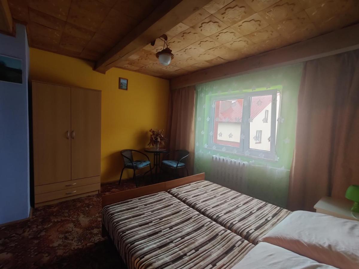 Przy Winogronie Hotel Uherce Mineralne Kültér fotó